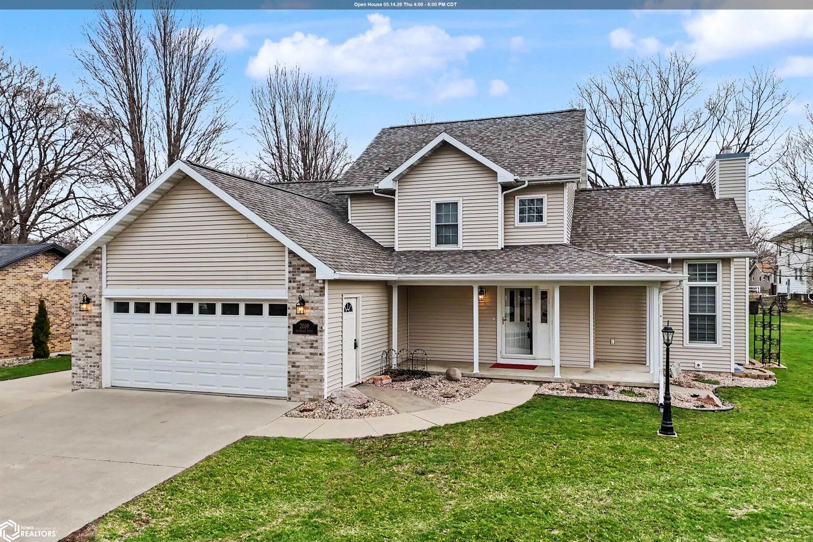 Property Photo:  2009 Briardale Drive  IA 50126 