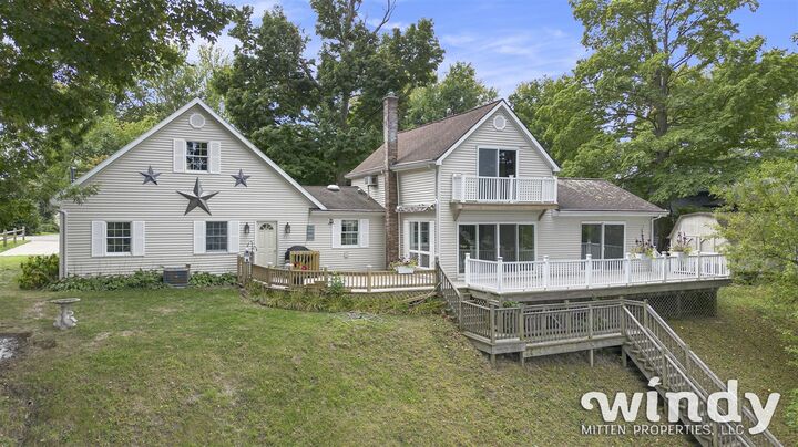 7927 Lakewood Drive  Coloma MI 49038-9632 photo