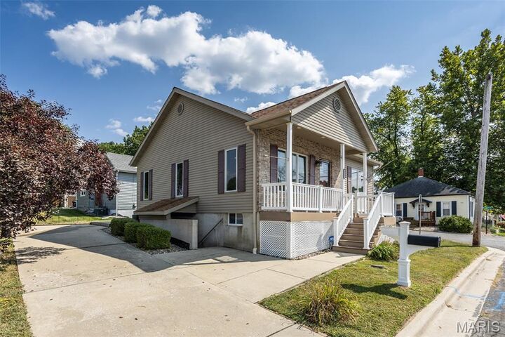 Property Photo:  127 Collinsville Street  IL 62034 