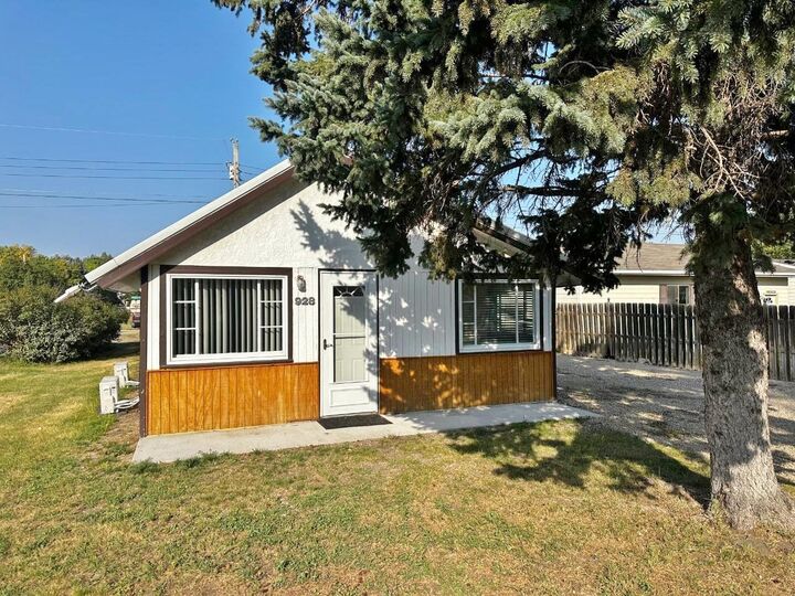 928 39th Street SE  Minot ND 58701 photo