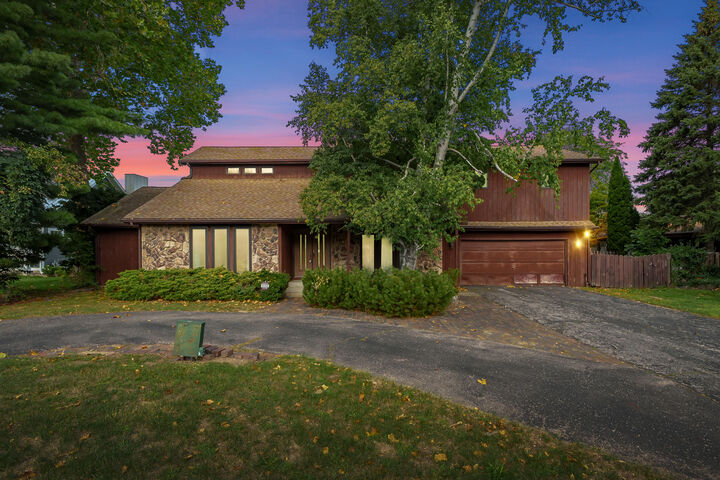 1525 Moccasin Trail  Benton Harbor MI 49022 photo