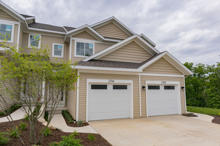 Property Photo:  2225 Watertown Way NE  MI 49505 