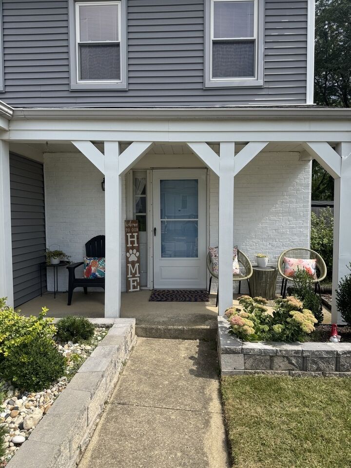 Property Photo: 815 Woodside Drive IL 60172