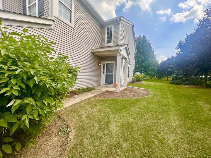 Property Photo: 1850 Candlelight Circle IL 60538