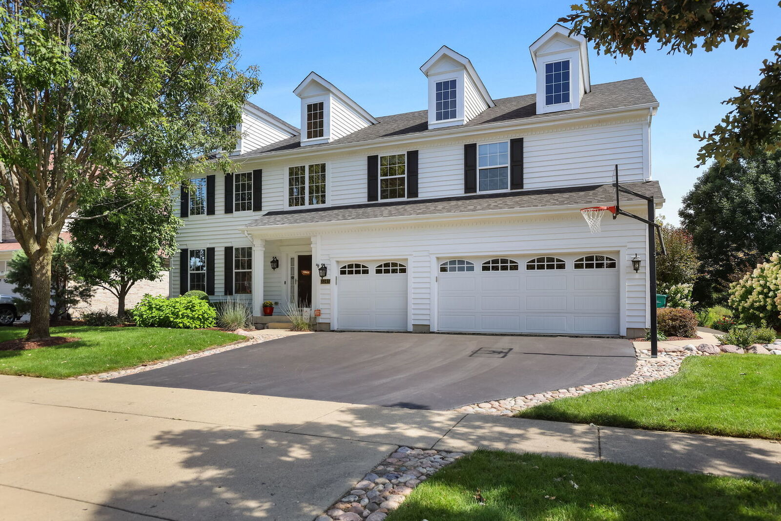 Property Photo: 2245 Hazeltime Drive IL 60061