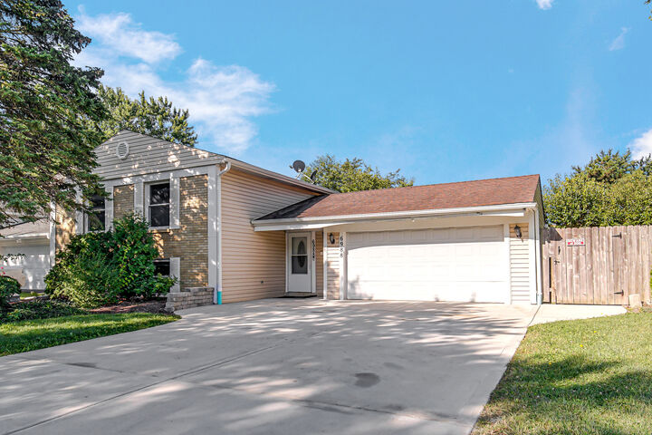 Property Photo:  6988 Plumtree Lane  IL 60133 