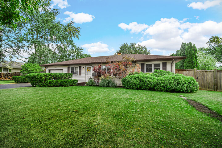 Property Photo:  855 N Greenleaf Street  IL 60031 