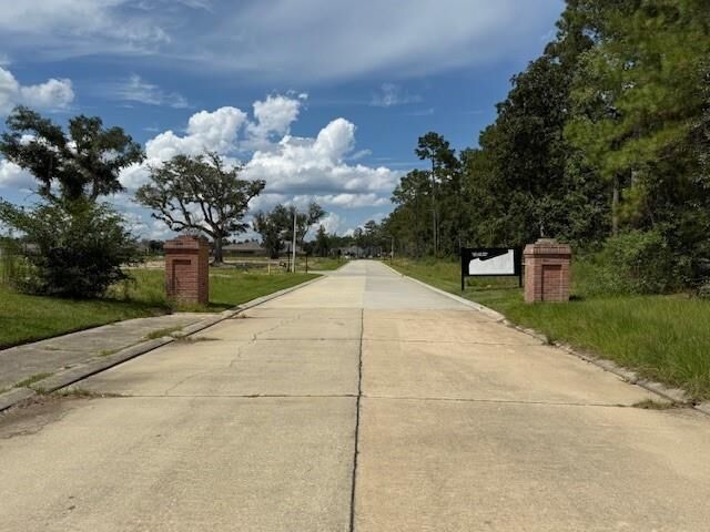 Property Photo:  933 Holland Way  LA 70461
