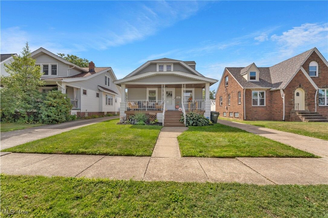Property Photo: 6903 Forest Avenue OH 44129