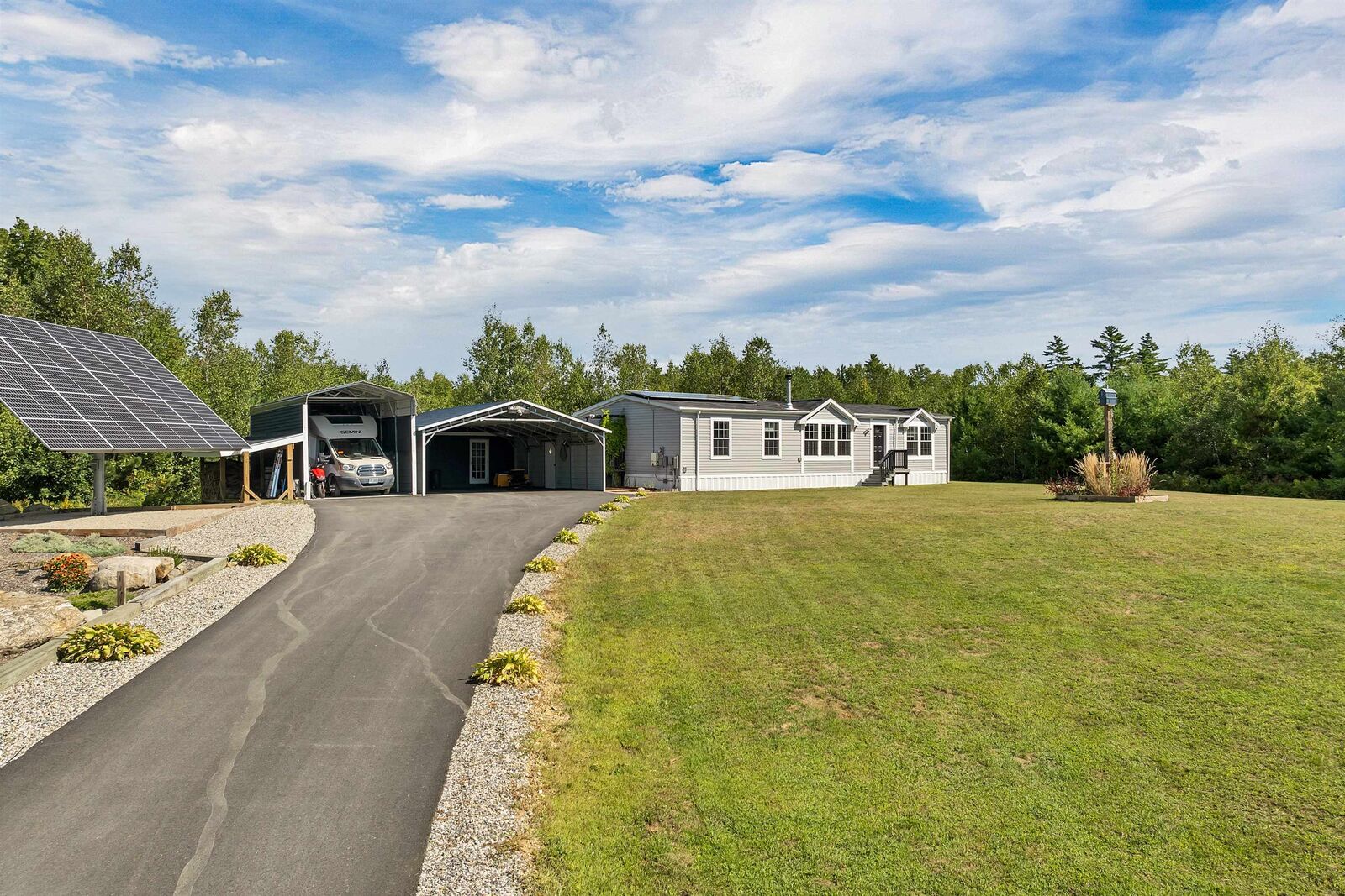 Property Photo: 260 New Road NH 03225