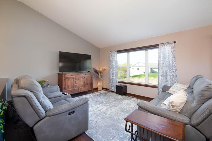 Property Photo:  620 Tomahawk Court  MN 56063 