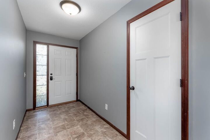 Property Photo:  620 Tomahawk Court  MN 56063 