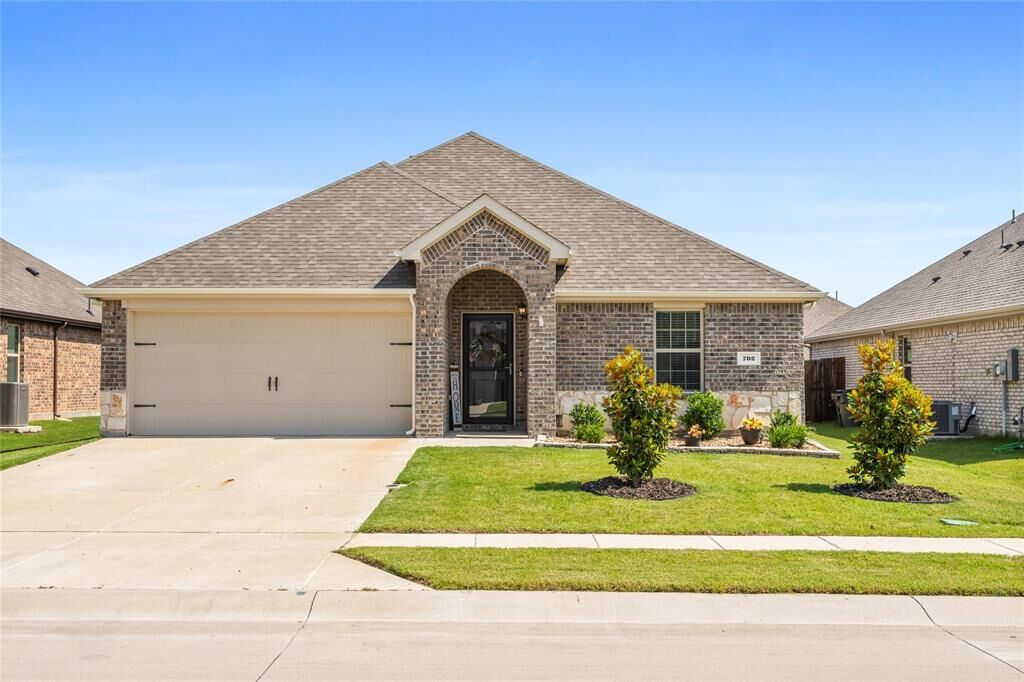Property Photo:  702 Stampede Lane  TX 75407 
