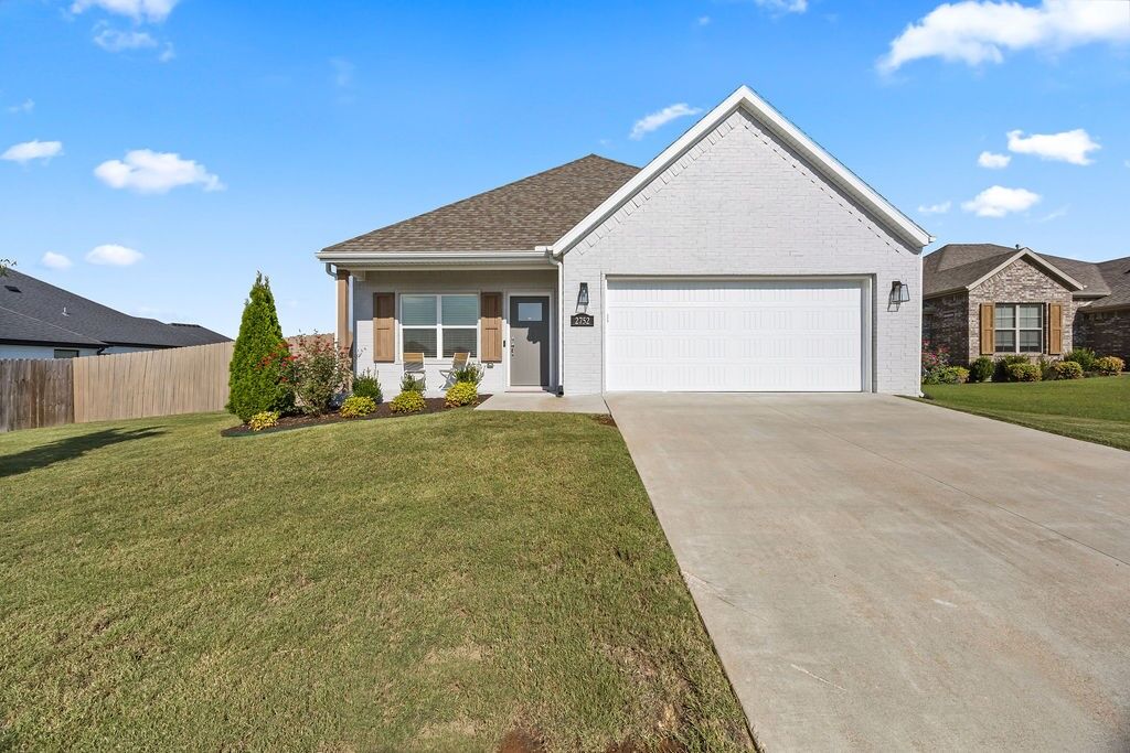 Property Photo:  2752 S Carbon Road  AR 72701 