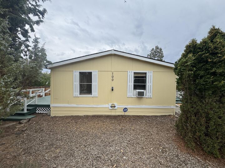 Property Photo: 2633 SW Obsidian Avenue 100 OR 97756
