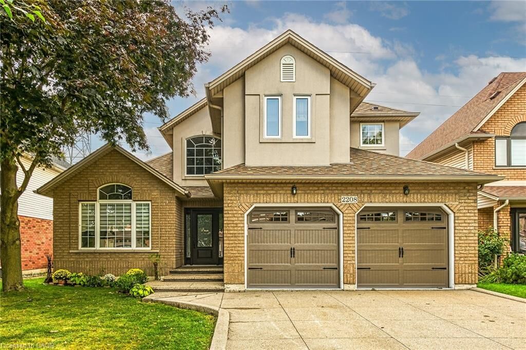 Property Photo:  2208 Greenway Terrace  ON L7M 4K8 