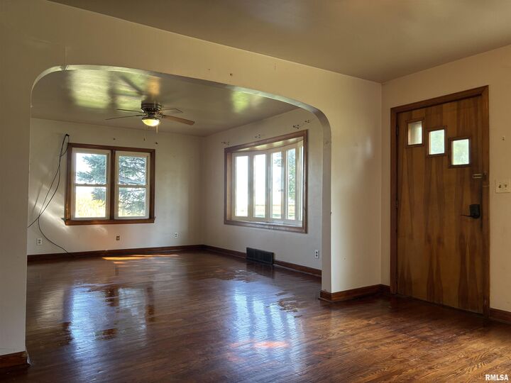 Property Photo:  509 Pine Street  IL 61375 