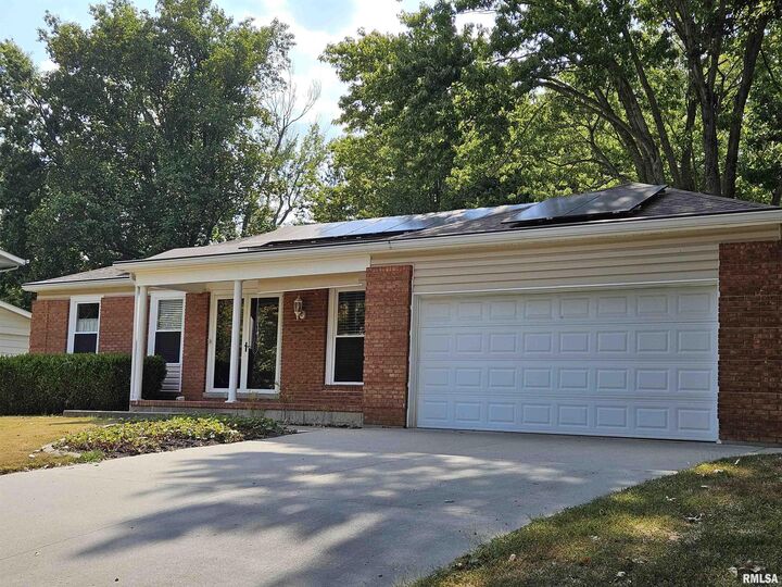 Property Photo: 110 N Lark Lane IL 62901