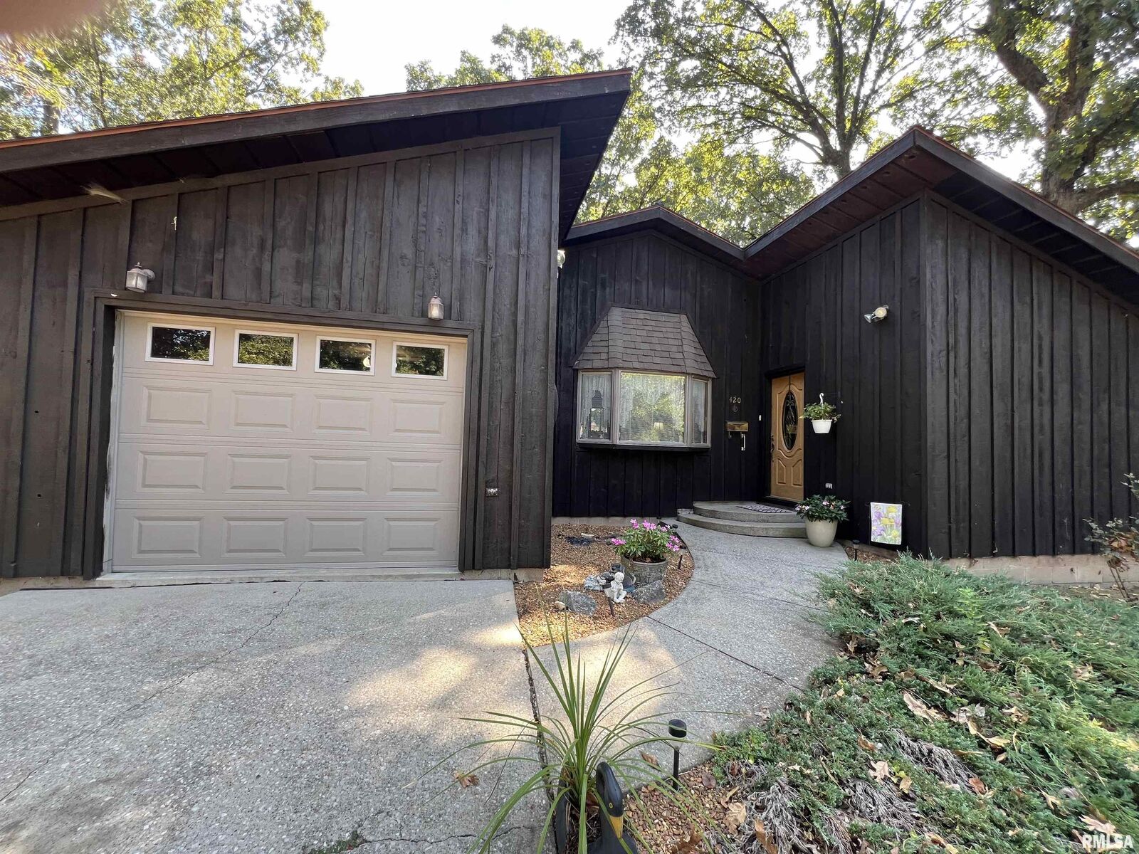Property Photo: 420 N 9th Street IL 62812