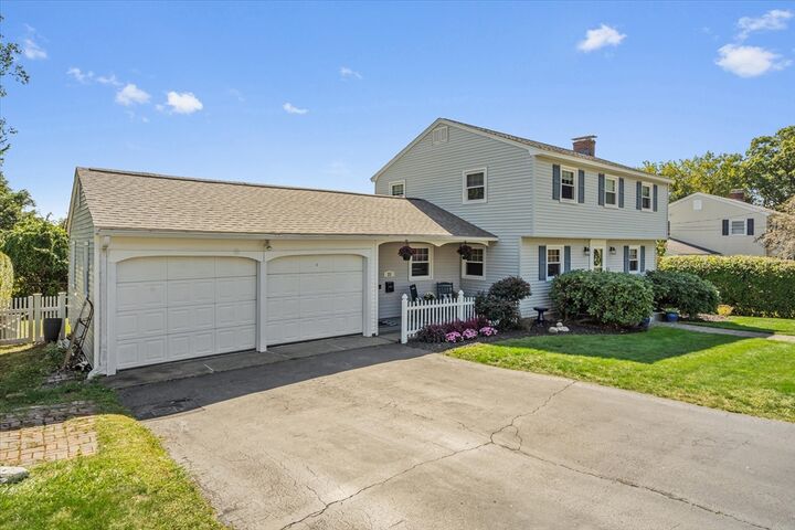 Property Photo: 23 Elnora Dr MA 01606