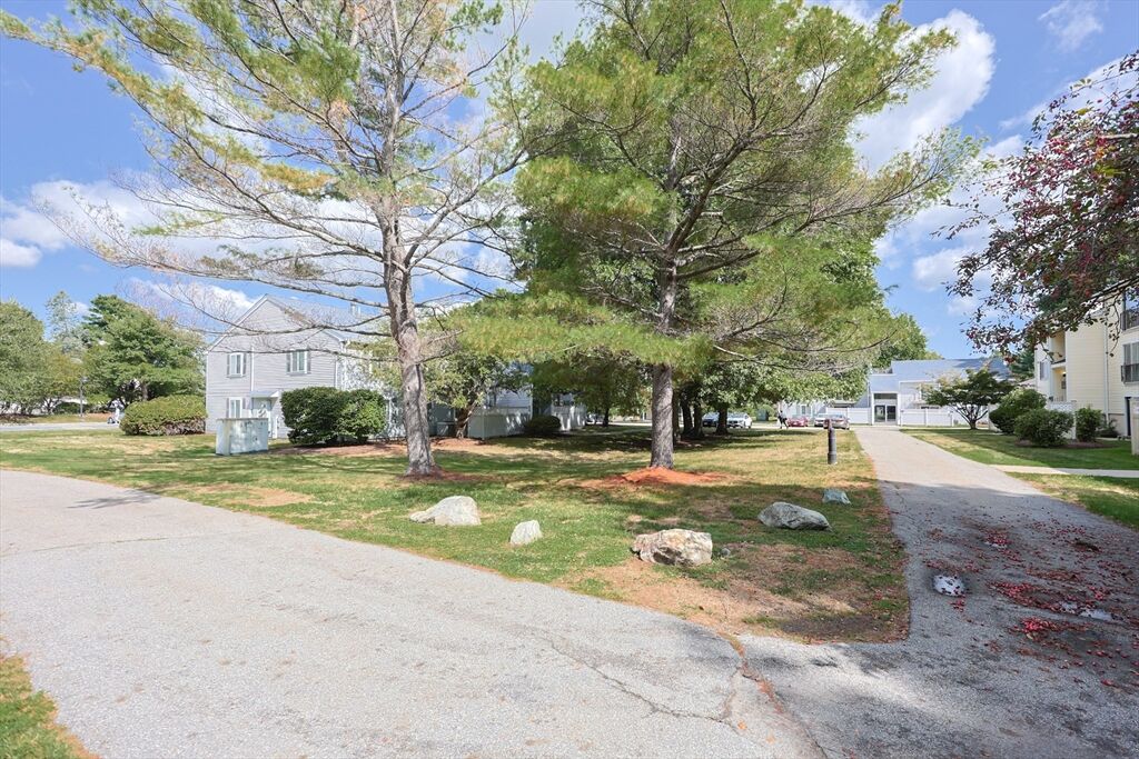 Property Photo:  10 Village Green Ln 13  MA 01760 