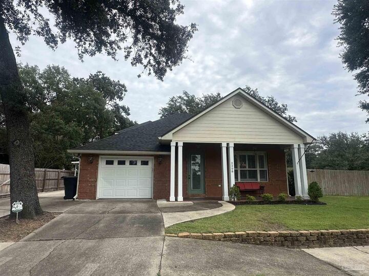 Property Photo:  2208 McLeod St  FL 32502 