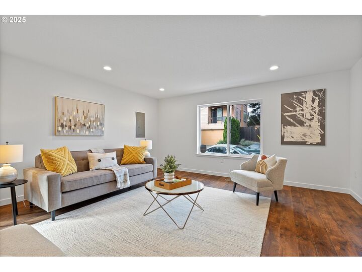 Property Photo:  570 NE 55th Ave  OR 97213 
