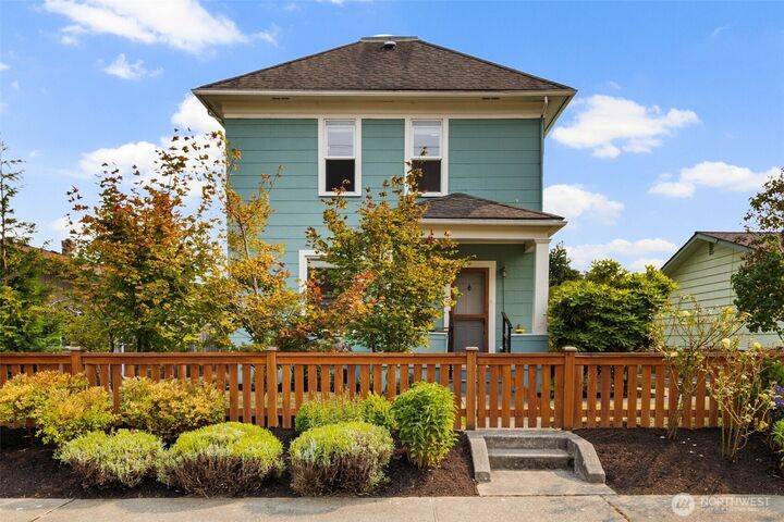 Property Photo: 2307 Fulton Street WA 98201