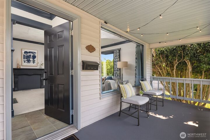 Property Photo:  3220  Belvidere Avenue SW  WA 98126 