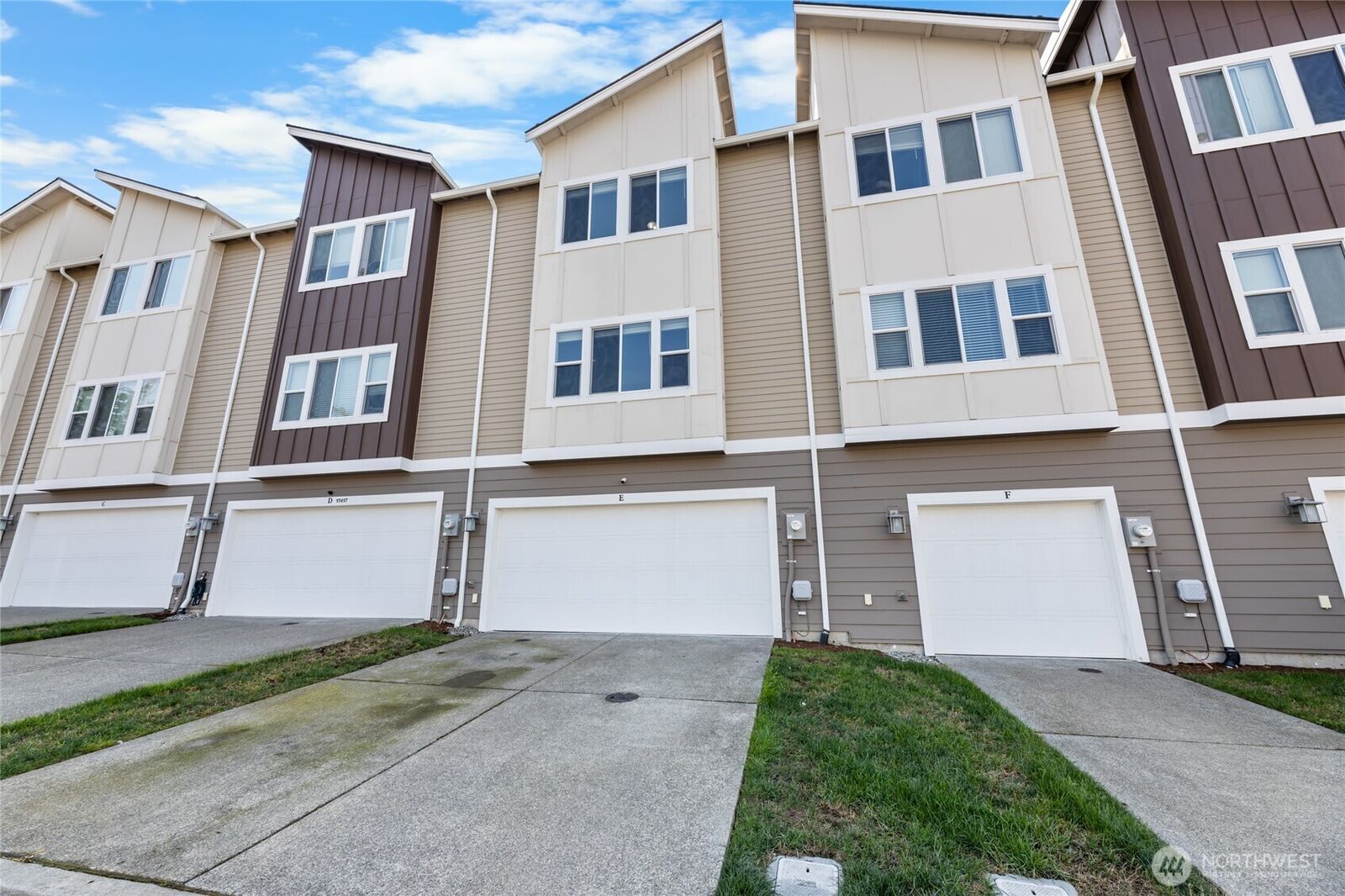 Property Photo:  17417  118th Avenue Ct E  WA 98374 