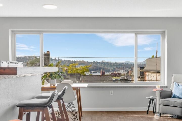 Property Photo: 2703 Boylston Avenue E 103 WA 98102