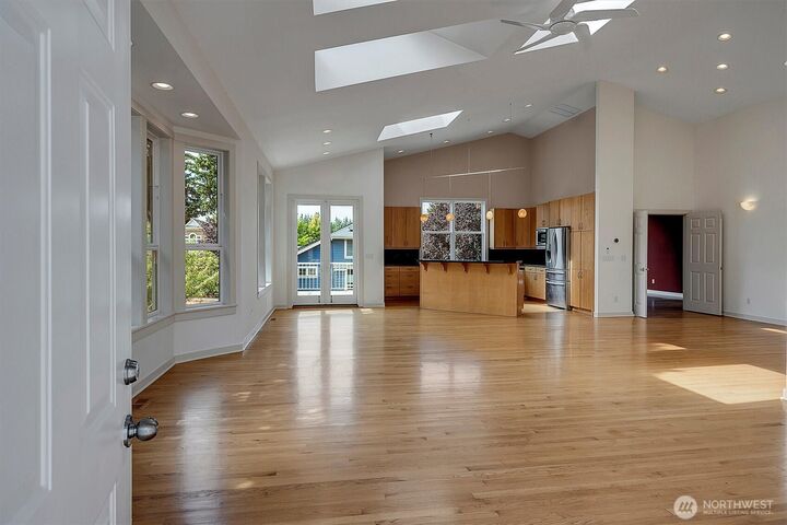 Property Photo:  8029  126th Avenue NE  WA 98033 