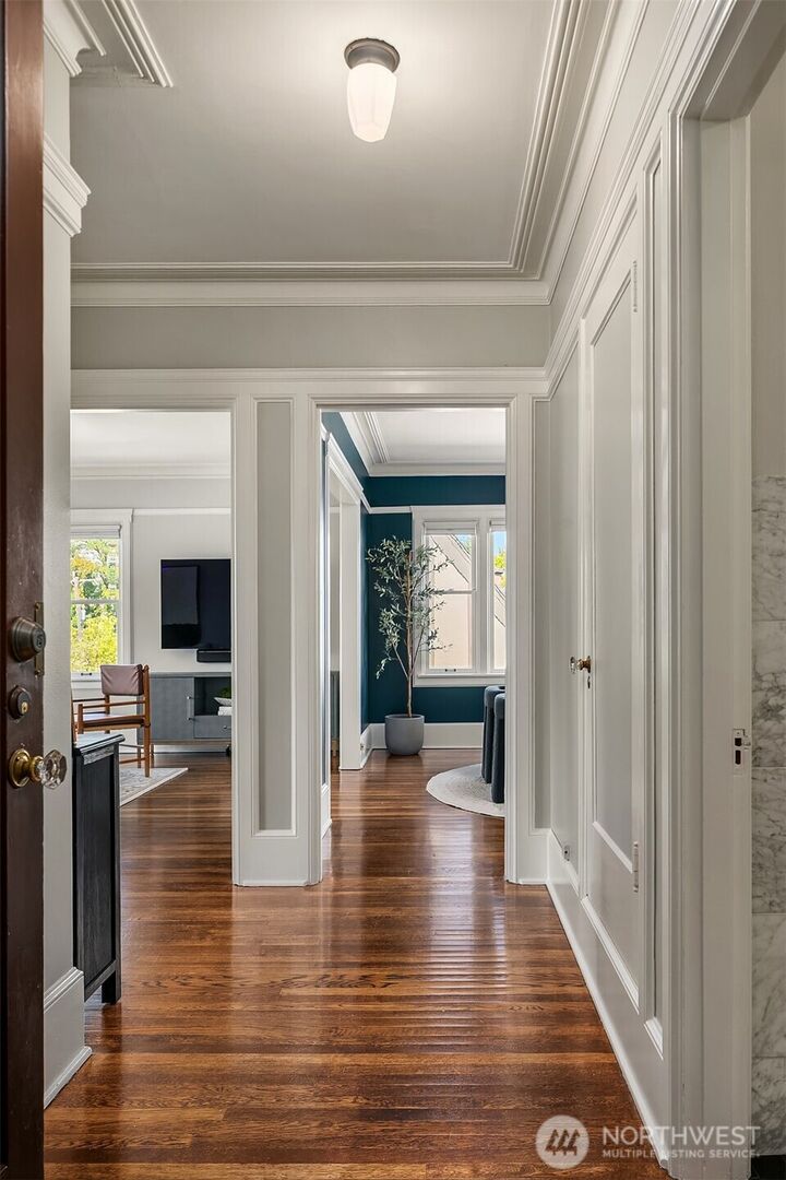 Property Photo:  1902  Bigelow Avenue N 404  WA 98109 