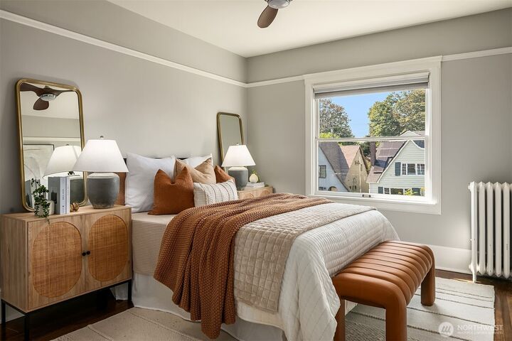 Property Photo: 1902 Bigelow Avenue N 404 WA 98109