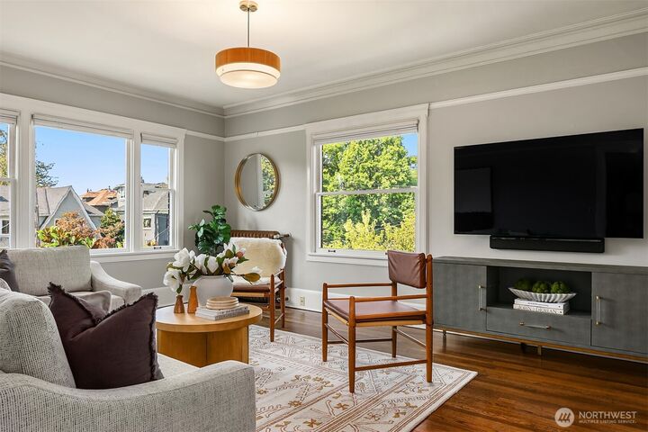 Property Photo:  1902  Bigelow Avenue N 404  WA 98109 