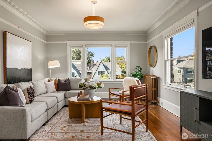 Property Photo:  1902  Bigelow Avenue N 404  WA 98109 