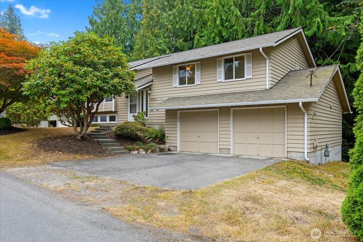 Property Photo:  8820  194th Street SW  WA 98026 
