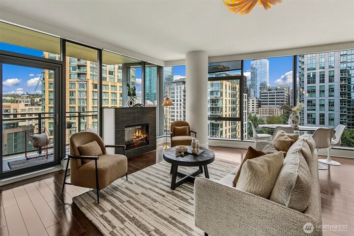 Property Photo:  820  Blanchard Street 1005  WA 98121 