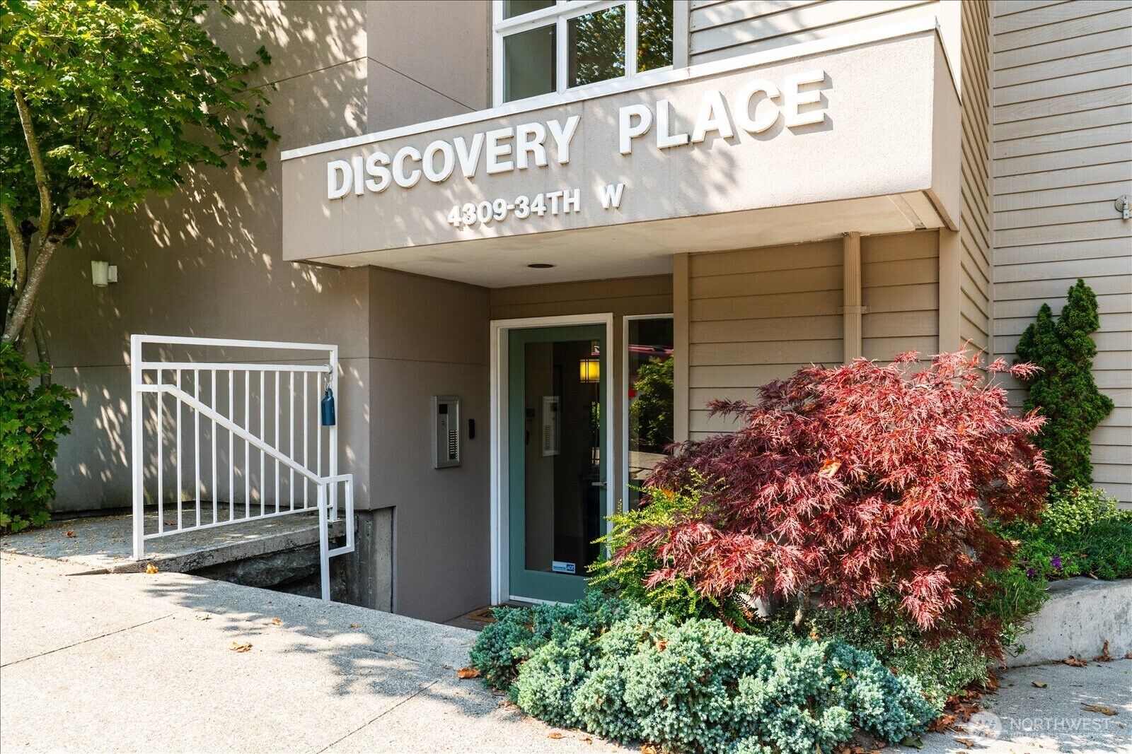 Property Photo: 4309 34th Avenue W 102 WA 98199