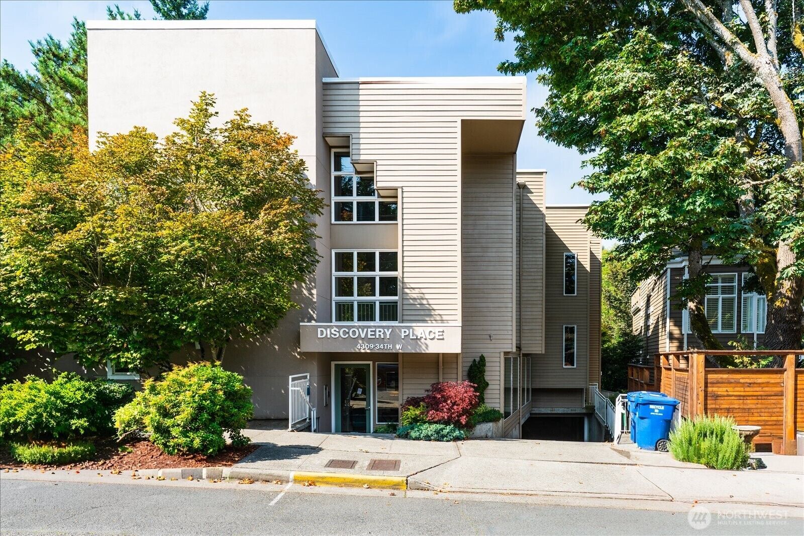 Property Photo:  4309  34th Avenue W 102  WA 98199 