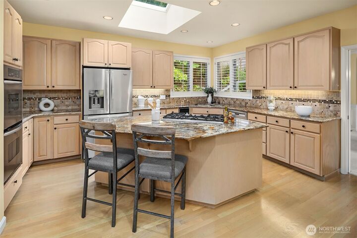 Property Photo:  5208  Isola Place NW  WA 98027 