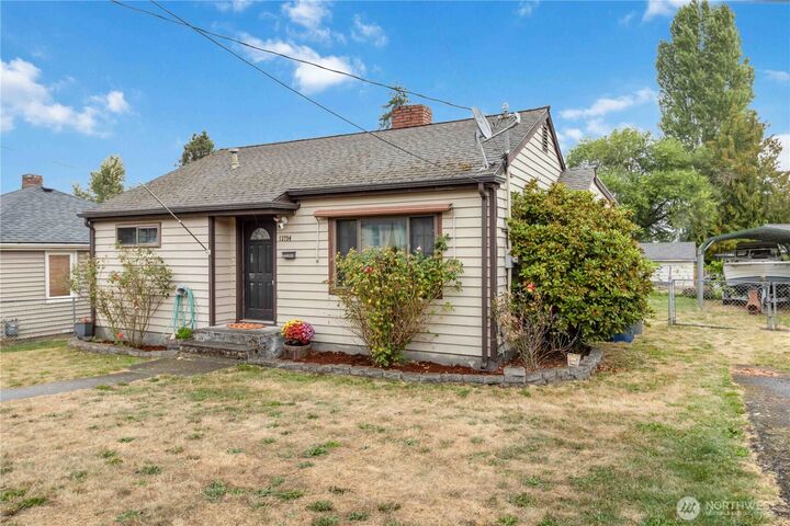 Property Photo: 13794 34th Avenue S WA 98168
