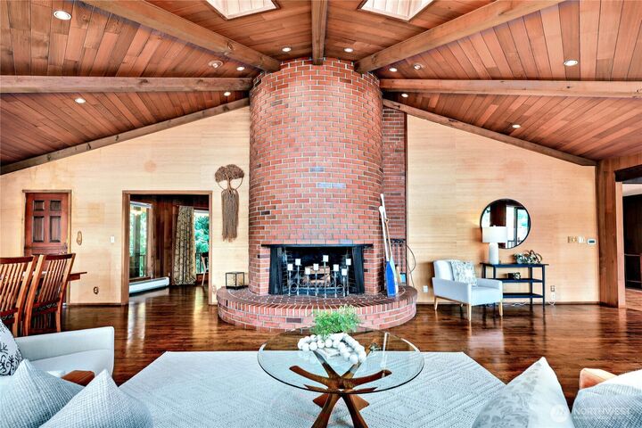 Property Photo: 1678 NE Jacobson Road WA 98370