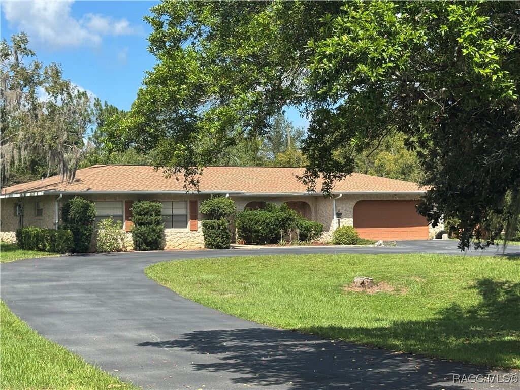 Property Photo:  3621 E Country Side Drive  FL 34452 