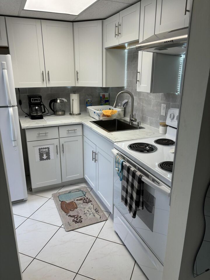 Property Photo: 2191 NE 1st Court 103 FL 33435