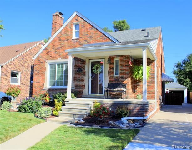 Property Photo: 922 New York Avenue MI 48146