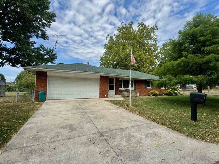 Property Photo:  314 E School Street  IN 47330 