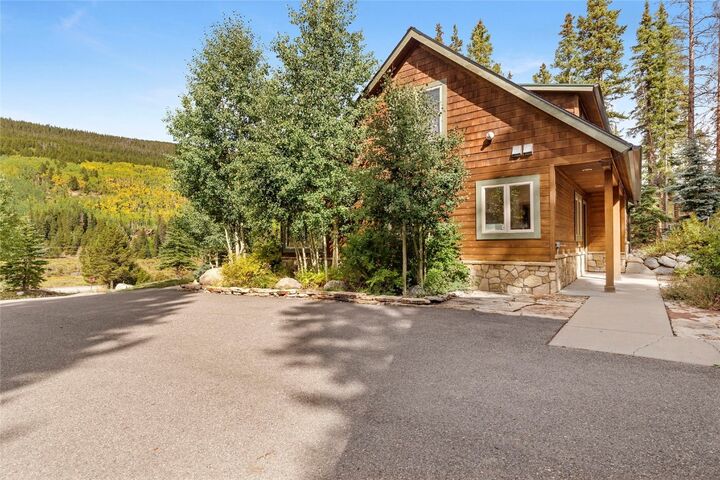 Property Photo: 9 Davis Court CO 80424