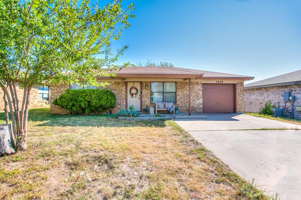 Property Photo:  2006 Howard Ave  TX 76901 