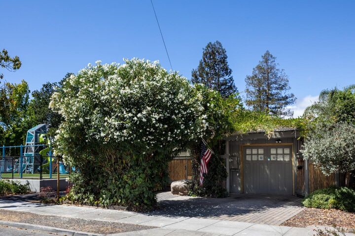 Property Photo:  360 Fernando Avenue  CA 94306 